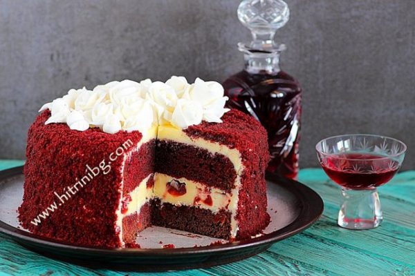 Вкусната торта с пияни вишни